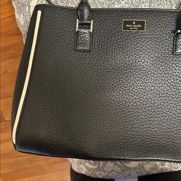 kate spade Black Pebbled Leather Shoulder Bag with Cream Trim - Picture 5 of 7